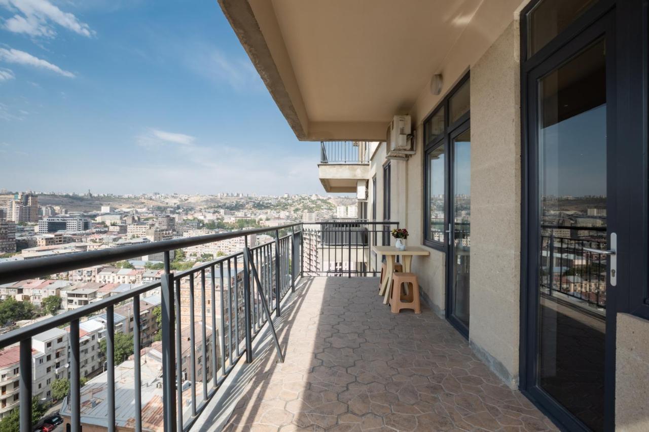 Stay Inn-Ararat View apt near Vernissage Erivan Exterior foto