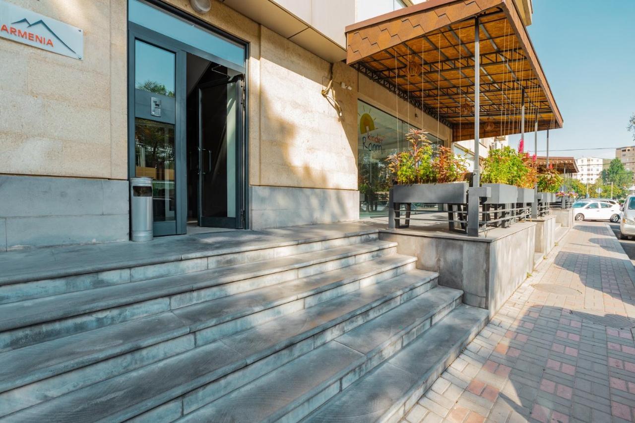 Stay Inn-Ararat View apt near Vernissage Erivan Exterior foto