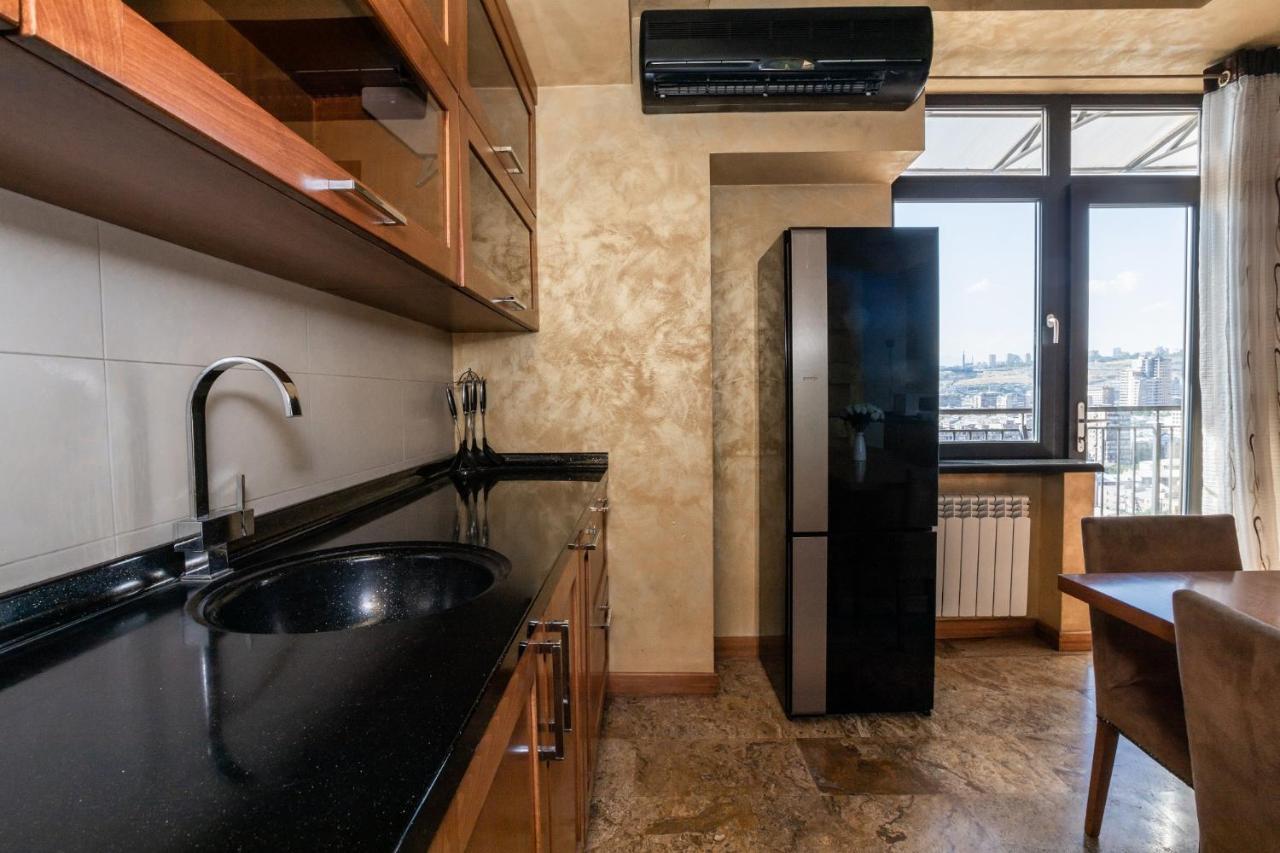 Stay Inn-Ararat View apt near Vernissage Erivan Exterior foto
